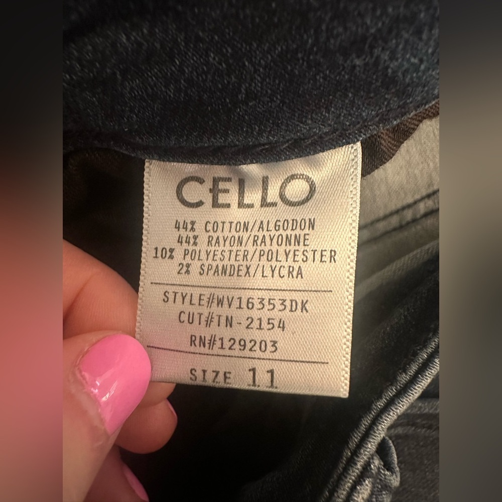 CELLO DENIM SKINNY JEANS - Size 11 - Picture 5 of 7